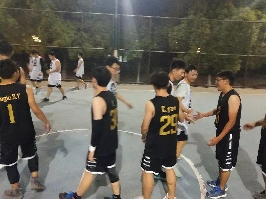 逆天了（篮球小组赛）挪威PK巴西赛事直播投票-深度报道